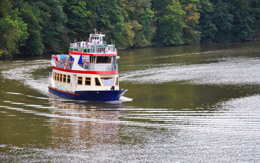 Steamboat on the dam